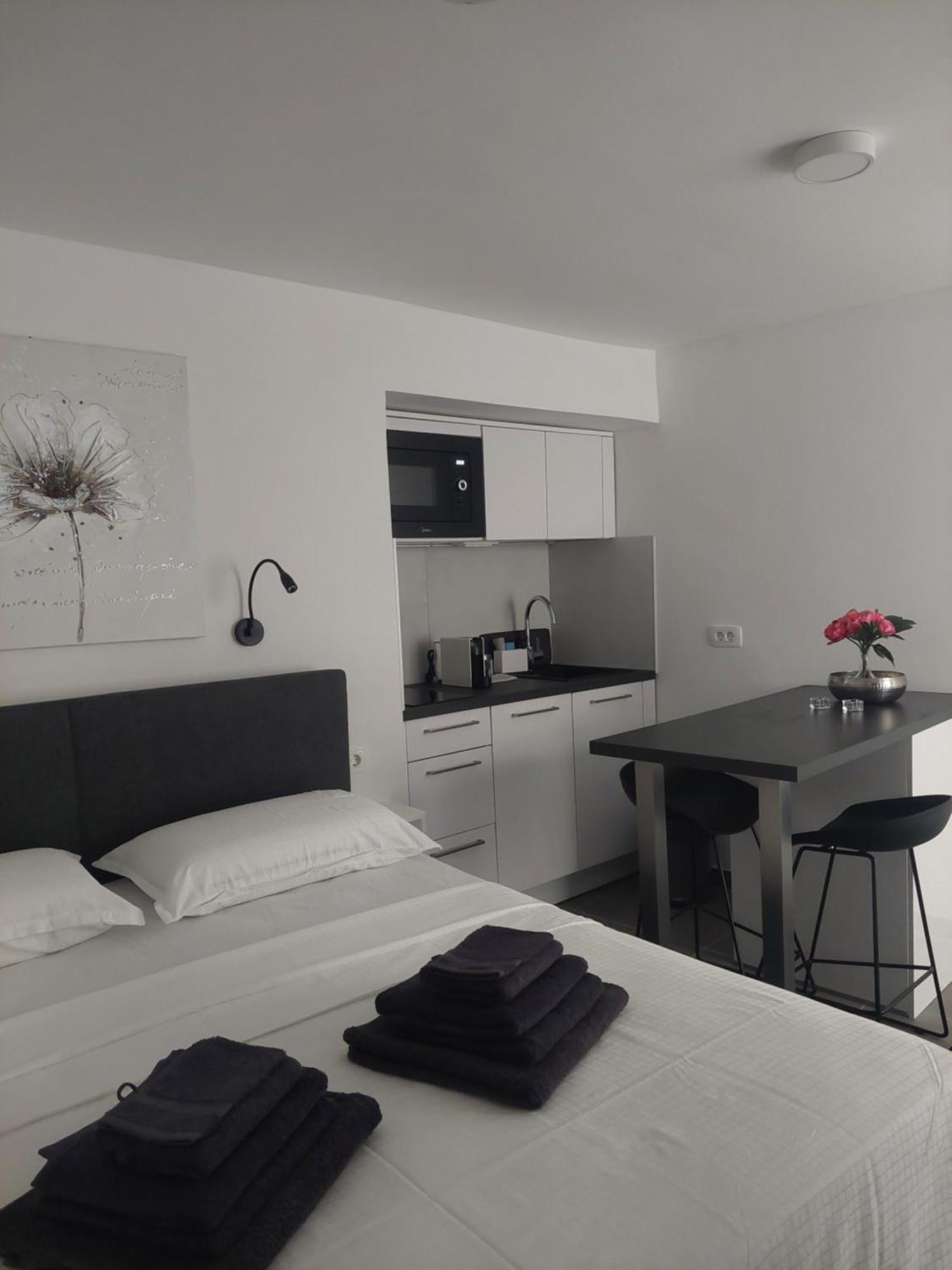 Apartments R&B バスカ エクステリア 写真