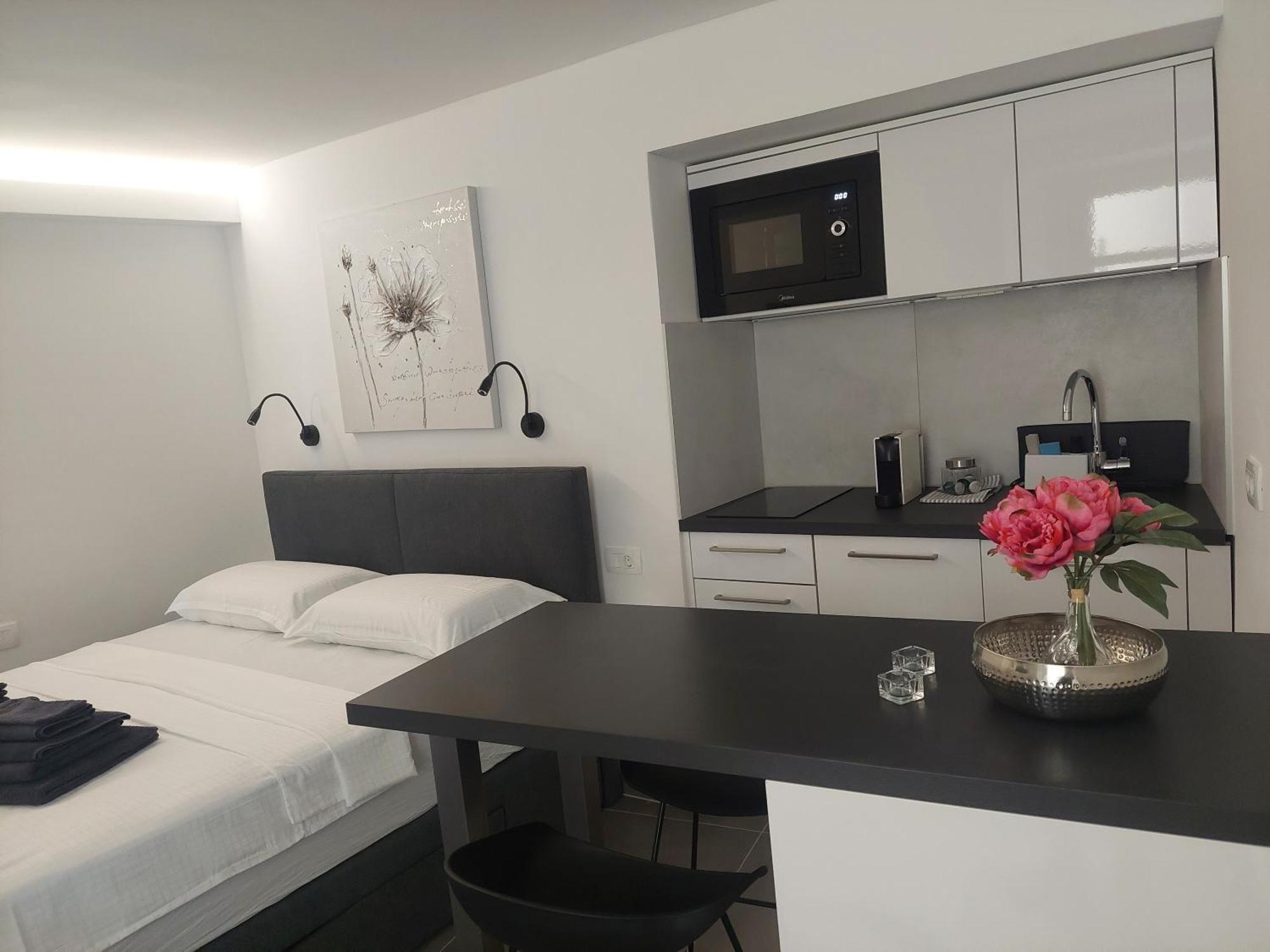 Apartments R&B バスカ エクステリア 写真